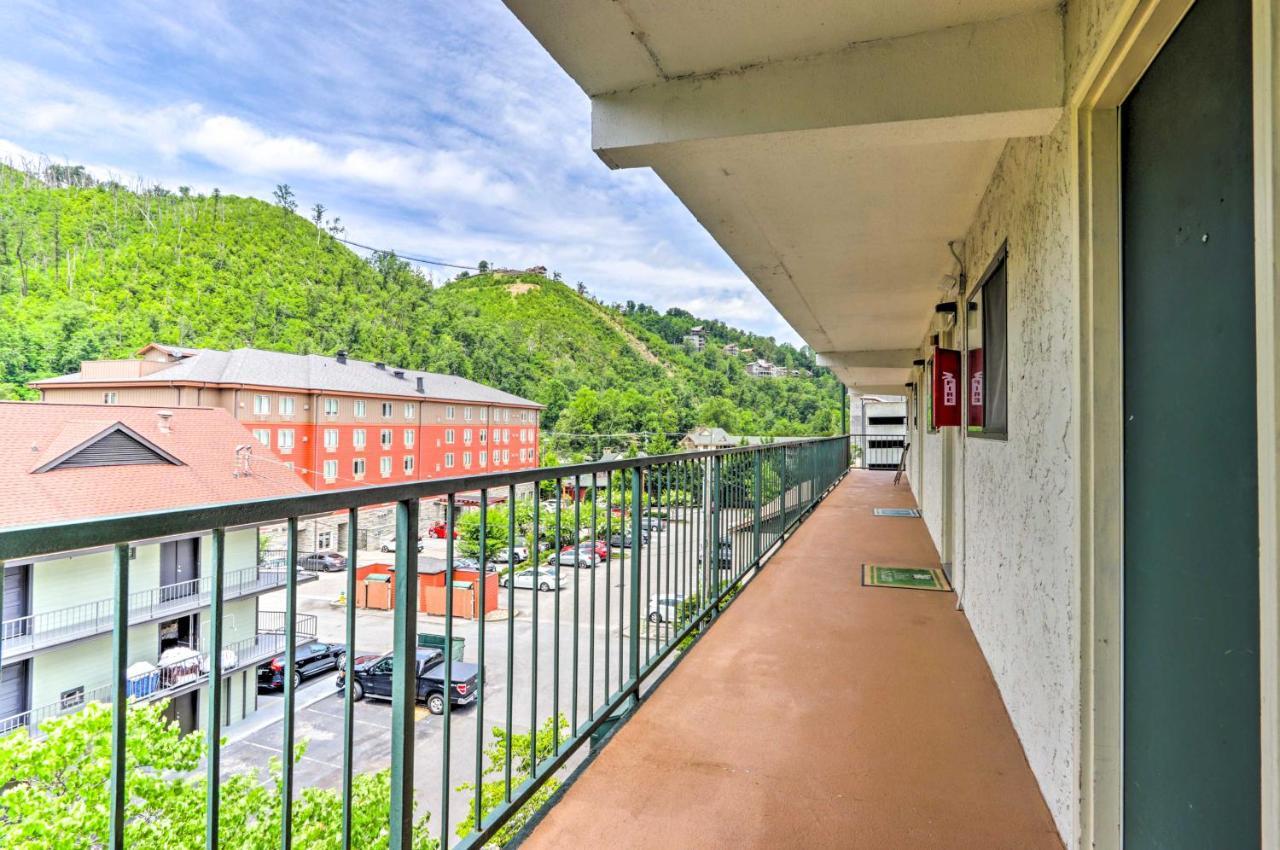 Condo With Balcony, Walk To Dtwn Gatlinburg Fun 외부 사진